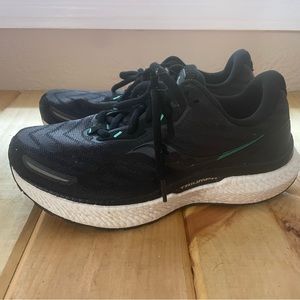 Women’s Saucony Triumph Running Shoes Size 7.5